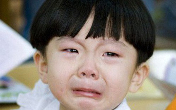 3 cách giáo dục bố mẹ hay sử dụng mà không biết rằng điều này có thể khiến con trở nên nhút nhát yếu đuối