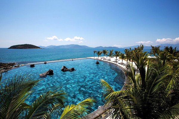 Ngắm vẻ đẹp của 13 bể bơi sang chảnh nhất Việt Nam