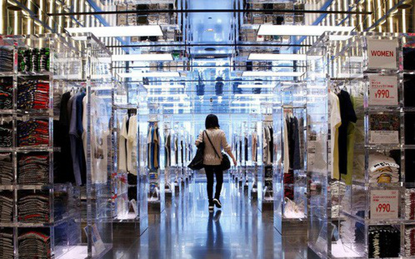 Uniqlo thay thế 90% nhân công bằng robot tại kho hàng ở Tokyo, Nhật Bản
