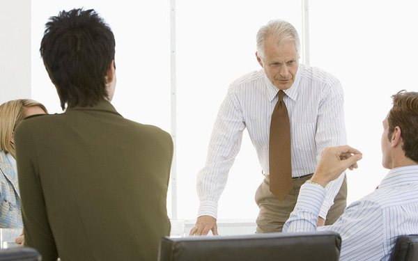Các CEO sử dụng thời gian của mình như thế nào? Phần 3: “Bể cá” phòng họp