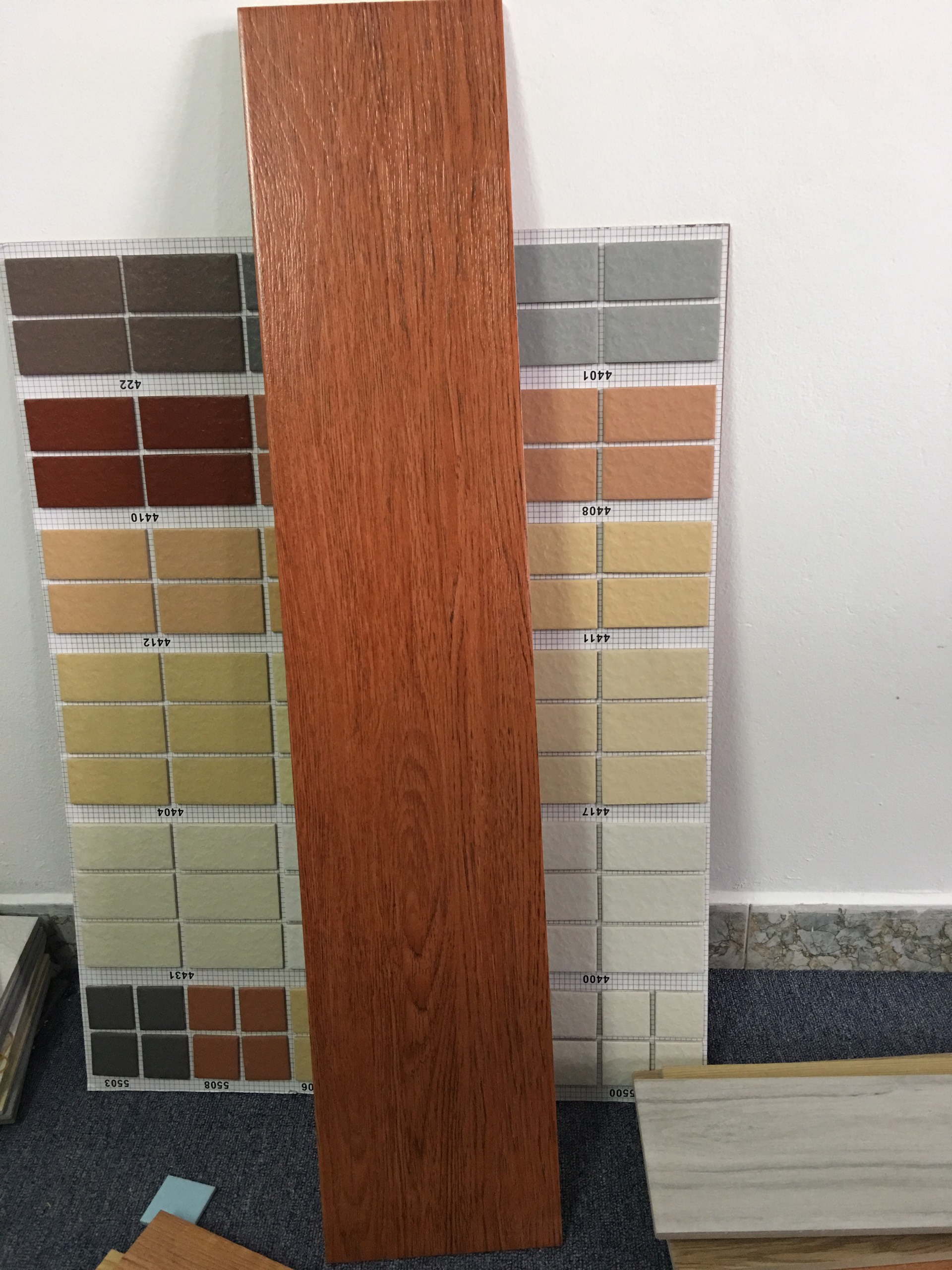 Gạch nhập khẩu Trung Quốc vân gỗ Mã 20188